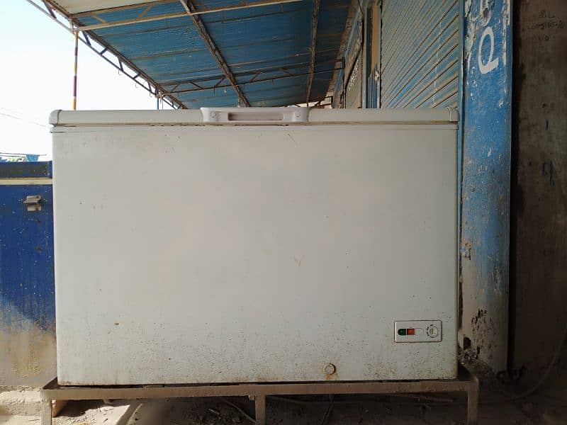 big freezer condition 10 by 10 no open no repair working 03202838977 3