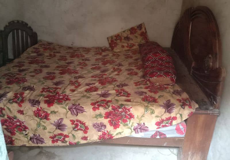 1  sofa set 1   bade achi  condition mein  price 40000 4