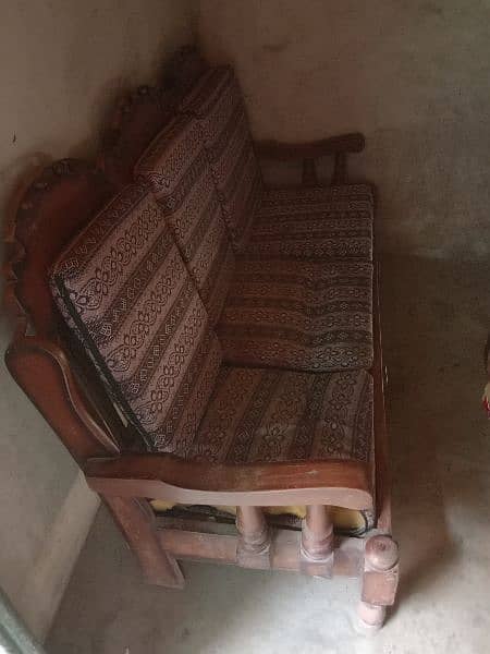 1  sofa set 1   bade achi  condition mein  price 40000 6