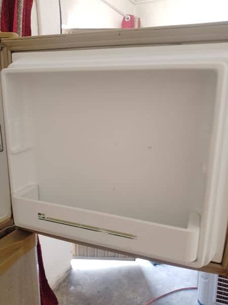 Danwalance fridge medium size original compressor no gas problam 3