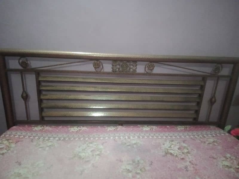 kind double bed 6 by 6 with mattress 2