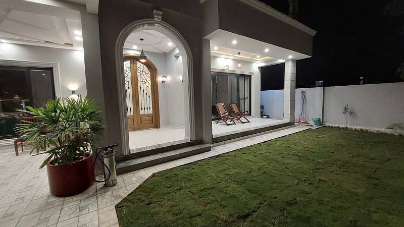 1 Kanal Owner Build Beautiful Solid House Available For Sale 17