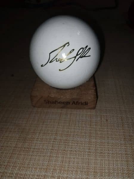 Shaheen Afridi signed hard ball 4