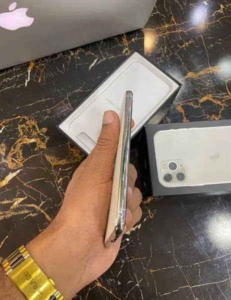 iphone 11 Pro Max PTA approved 256gb contact to WhatsApp 03321718405 4