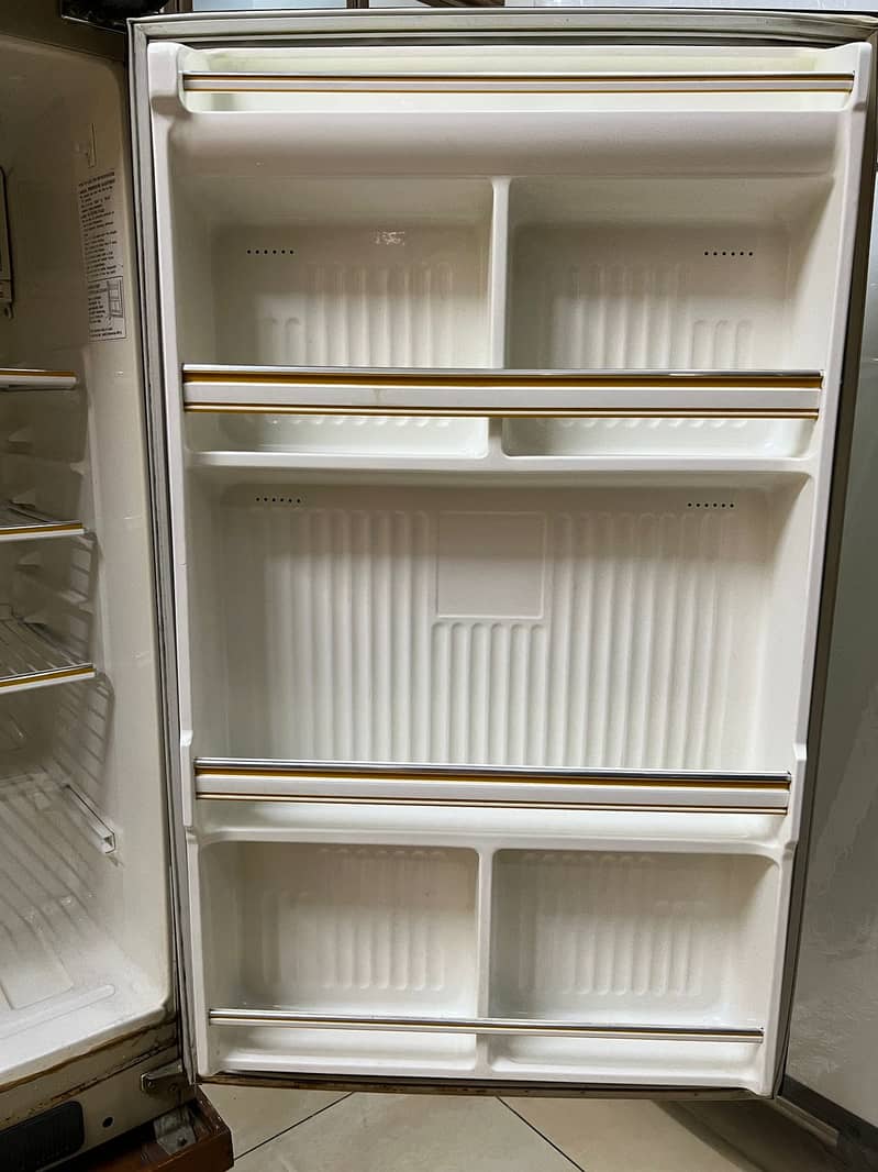 General Refrigerator 4