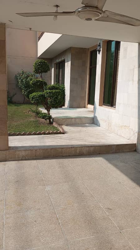 60 Ft Road 21 Marla Old House Model Town Extension Lahore 2