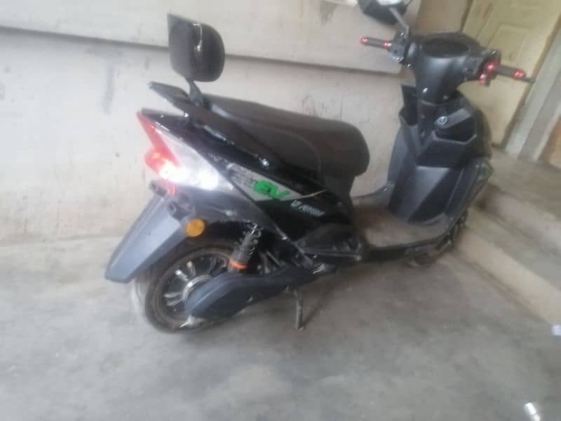 Electric scooty for sale 03456868724 1