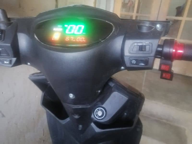 Electric scooty for sale 03456868724 7