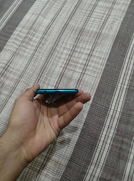Xiaomi Redmi Note 9s 4