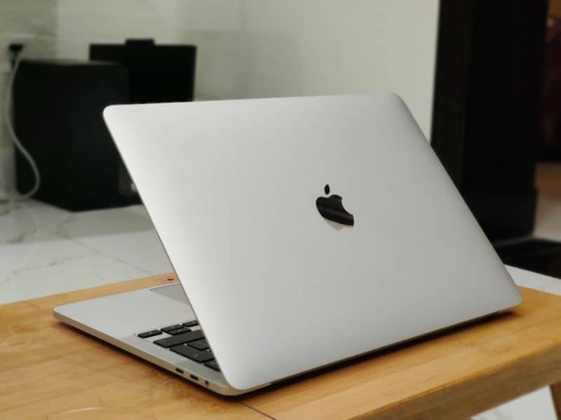 Macbook pro 2020 13 inch i7 2