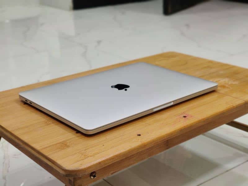 Macbook pro 2020 13 inch i7 3