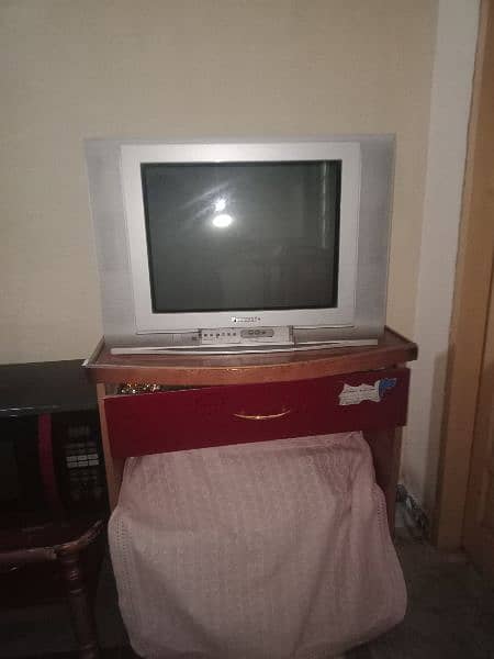 Panasonic 21" color TV in Good Condition 3