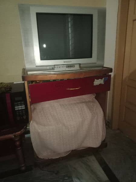 Panasonic 21" color TV in Good Condition 5