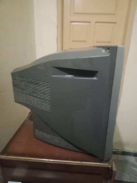 Panasonic 21" color TV in Good Condition 6