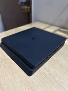 PS4 Slim 500gb with 2controllers 0