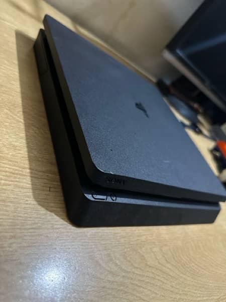 PS4 Slim 500gb with 2controllers 1