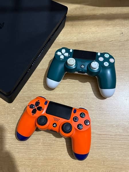 PS4 Slim 500gb with 2controllers 2