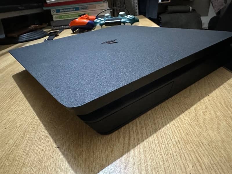 PS4 Slim 500gb with 2controllers 5