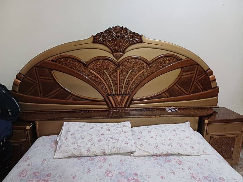 Bed with dressing table 3