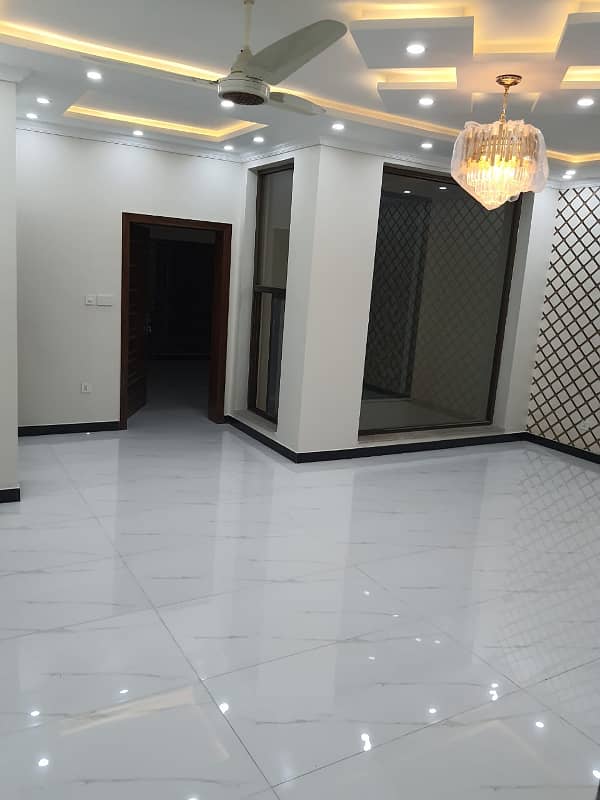 10 Marla upper portion available for rent in ghulbahar block bahria town lahore 2
