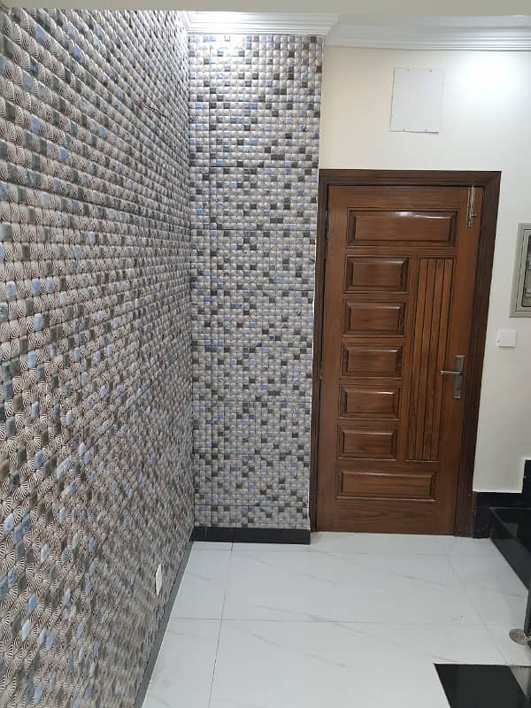 10 Marla upper portion available for rent in ghulbahar block bahria town lahore 4