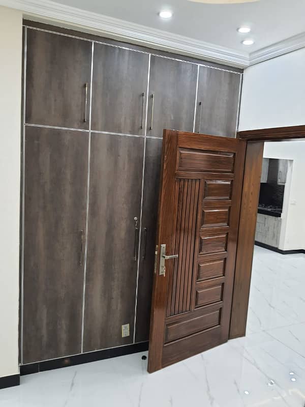 10 Marla upper portion available for rent in ghulbahar block bahria town lahore 16