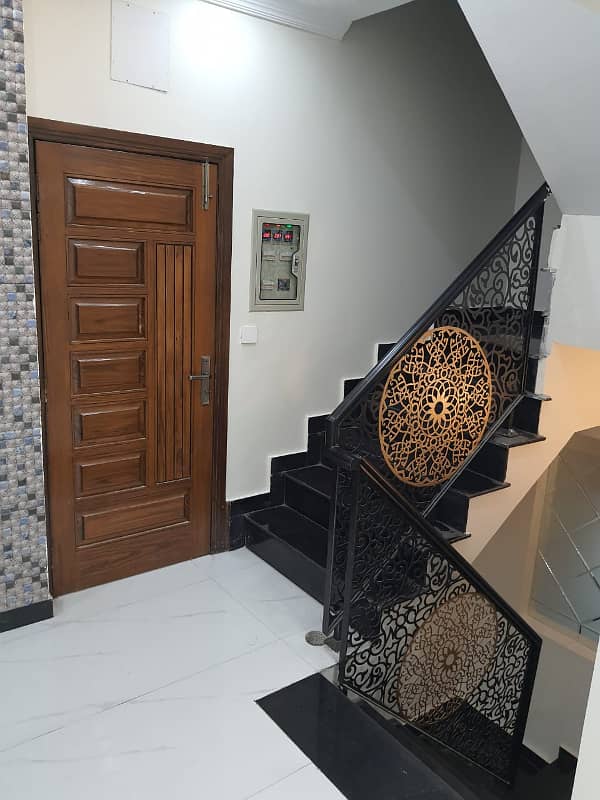 10 Marla upper portion available for rent in ghulbahar block bahria town lahore 17