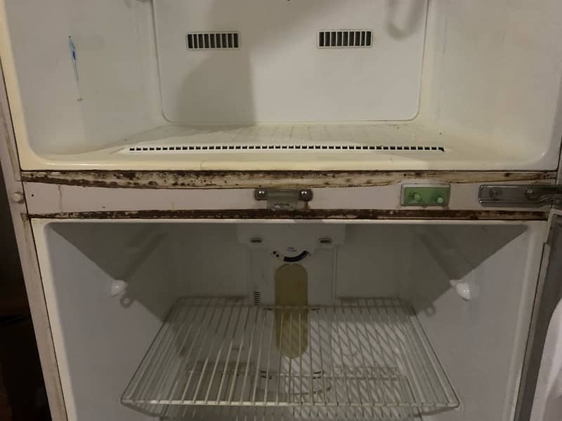 fridge is old but in working condition, large size 3