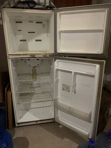 fridge is old but in working condition, large size 5