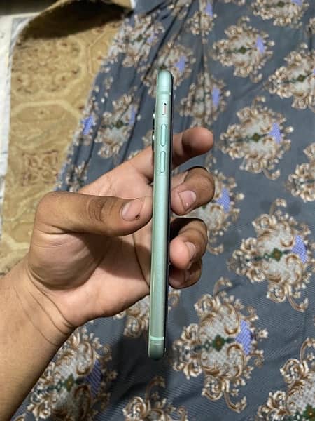 Iphone 11 jv 64 gb new condition most demandable colour Green 2