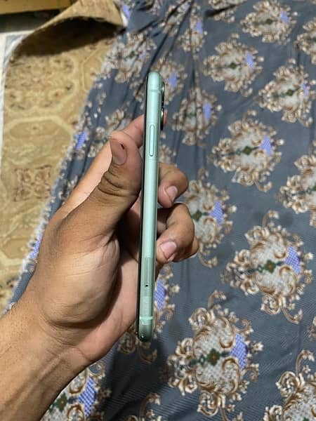 Iphone 11 jv 64 gb new condition most demandable colour Green 3