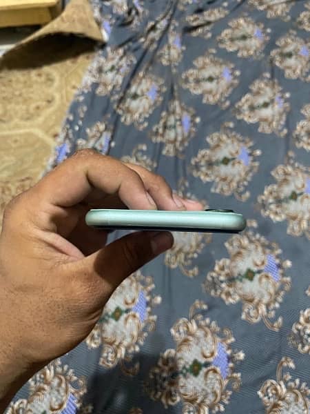 Iphone 11 jv 64 gb new condition most demandable colour Green 4