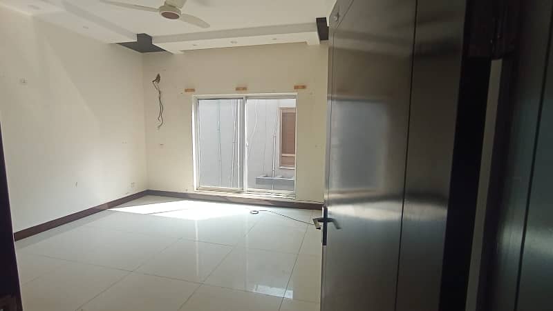 Prime Location 1 Kanal Awesome Upper Portion For Rent In DHA Phase 1 8