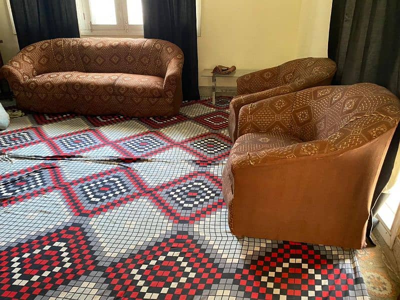 5 seater sofa set.  spring wale hachi condition h 1