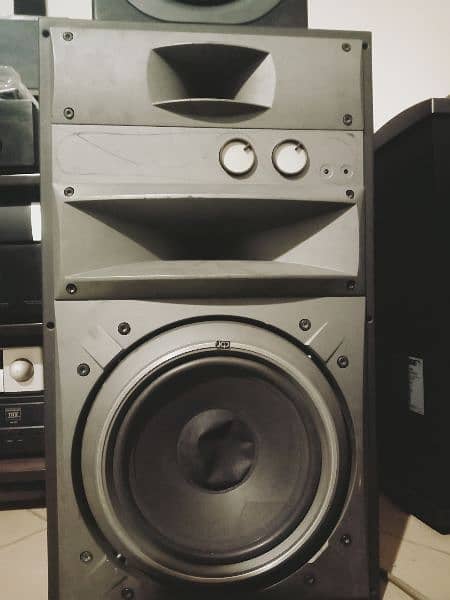 Jamo 3-Way speakers 5