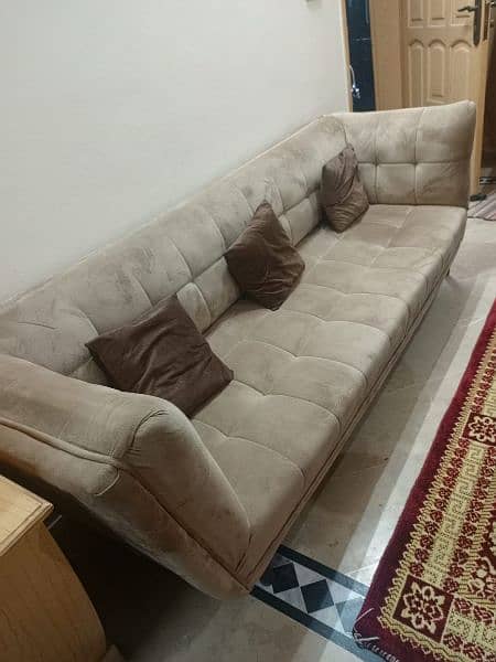 SOFA SET FOR SALE 5 SEATER. 3
