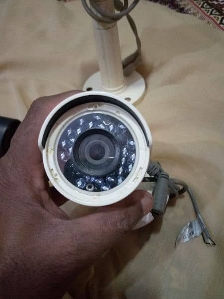 3 CCTV cameras available for different prices 1800,2000,2500 5