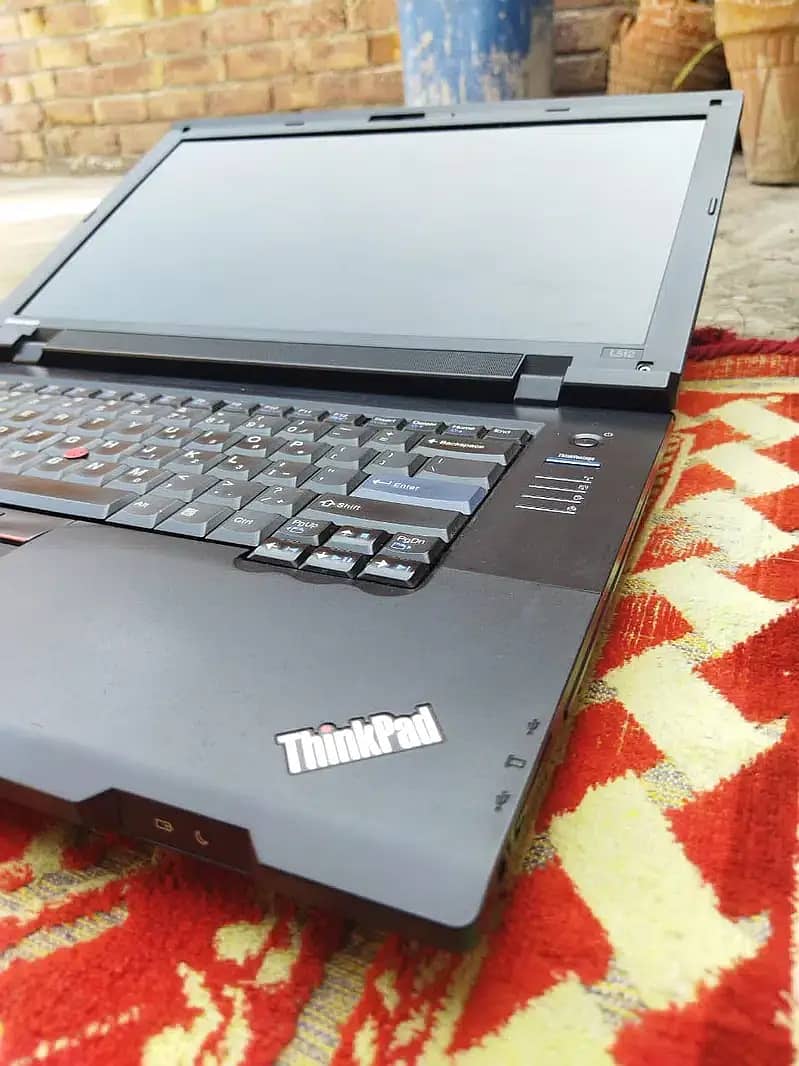 lenovo laptop i5 with 1.5 gb intel graphics 1