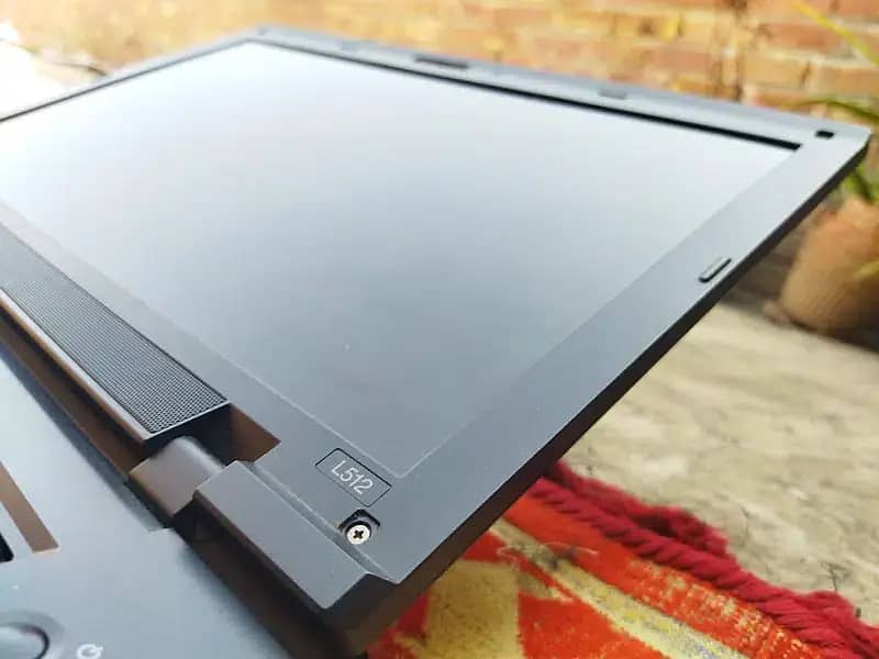 lenovo laptop i5 with 1.5 gb intel graphics 2
