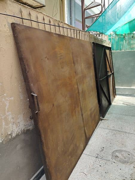 main gate heavy iron guage 14"×6.5"=(7"×5×6.5")+(7"×6.5") 8