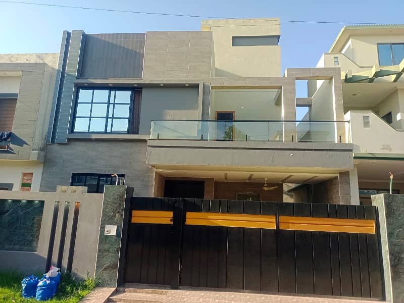 10 Marla Brand New house Lda Approved with sui gas and wapda slightly 6 Months used only in 7