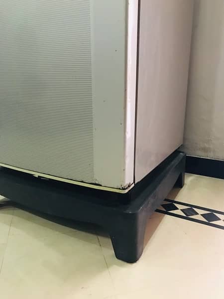 Haier Medium Size Refrigerator 2