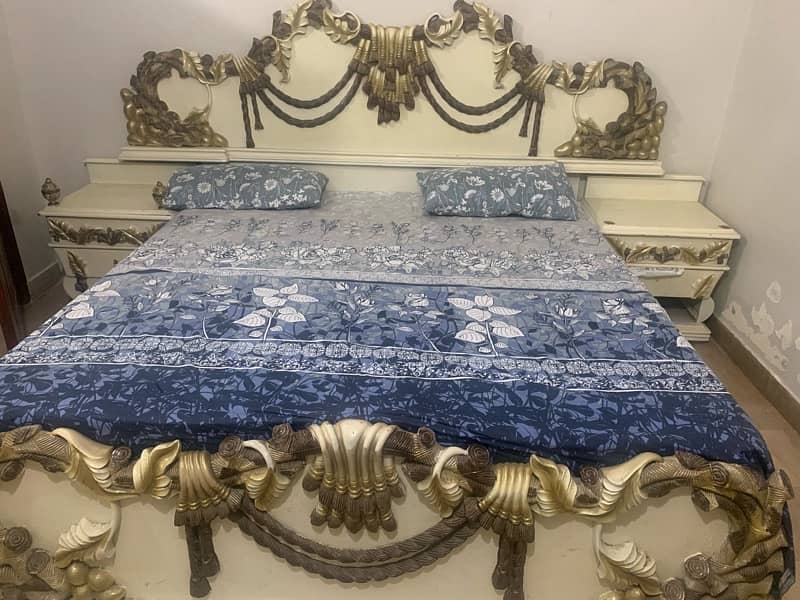 Bed set for Sale in Cheap Price and Good condition 1