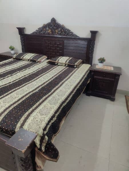 Bed set + Dressing table for sale 1