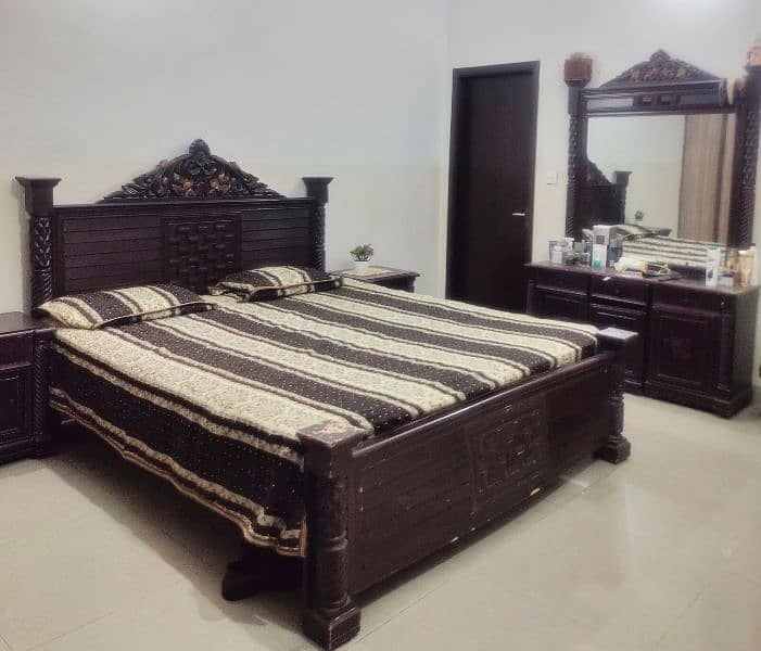 Bed set + Dressing table for sale 2