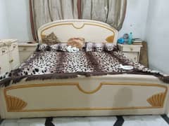 bed, 3 door almari and dressing table 0
