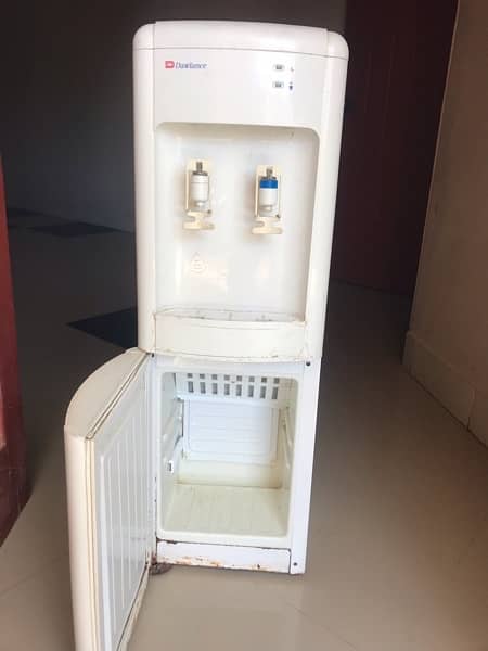 Dawlance Water Dispenser With Refrigerator 2