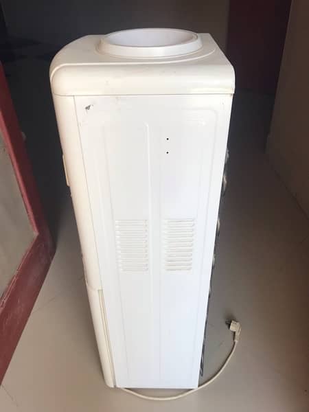 Dawlance Water Dispenser With Refrigerator 5