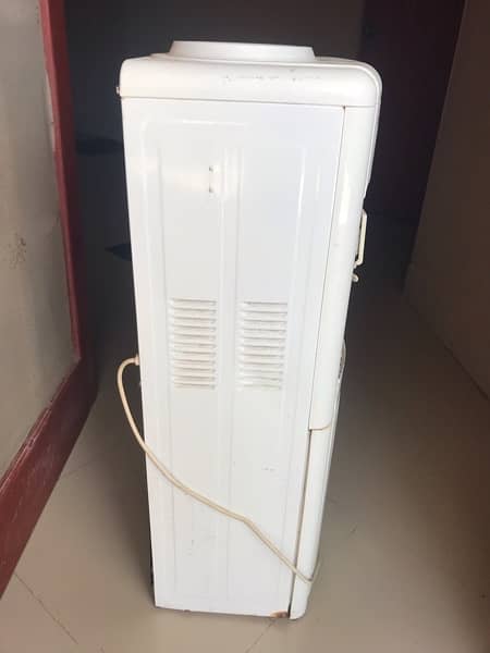 Dawlance Water Dispenser With Refrigerator 6