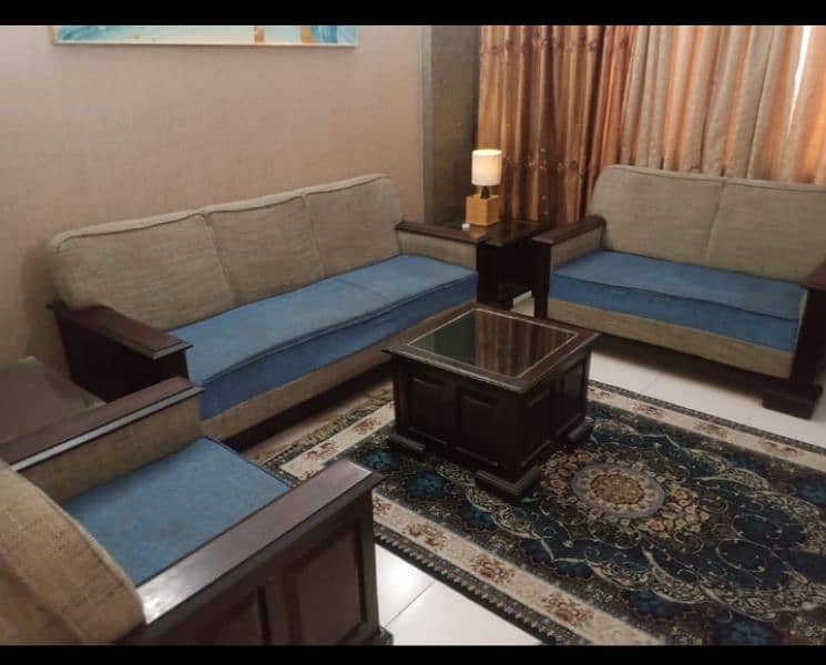 6 seater with 3 tables 4